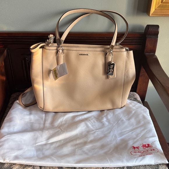 Coach Handbags - Coach Light Tan Leather Shoulder Bag